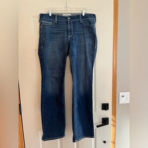 Women’s Ariat R.E.A.L denim western mid rise straight medium blue jean. Size 34L